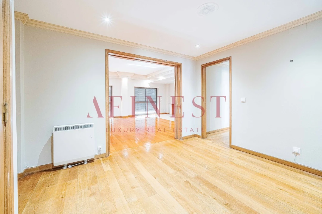 Apartamento T5 para Arrendamento em Alvalade Foto 17