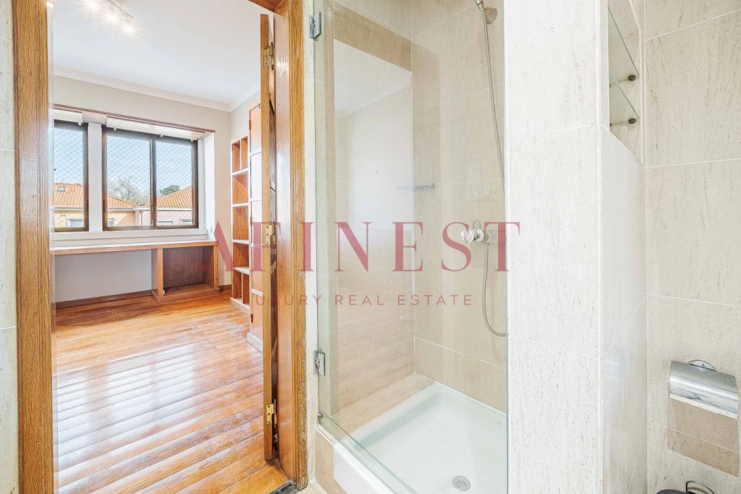 Apartamento T5 para Arrendamento em Alvalade Foto 18