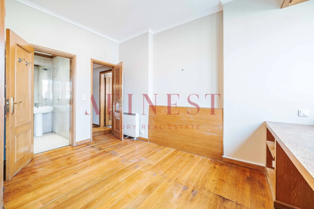 Apartamento T5 para Arrendamento em Alvalade Foto 21