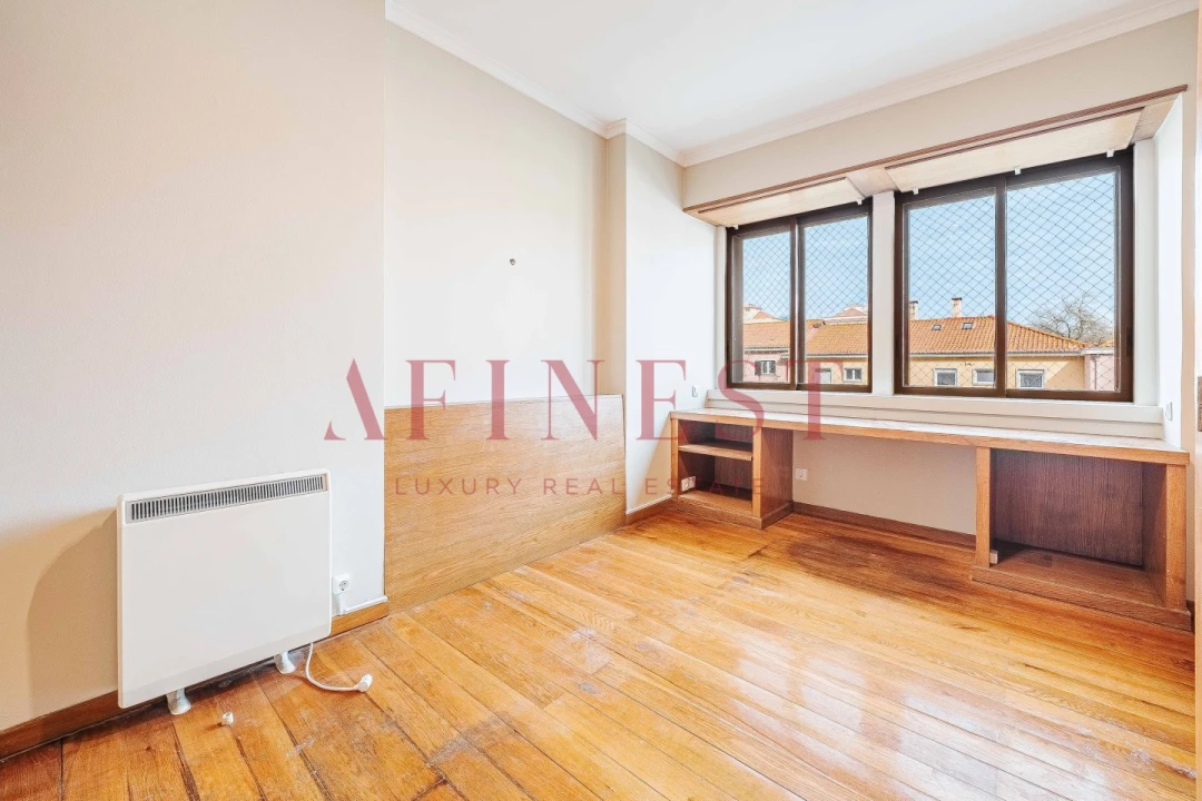 Apartamento T5 para Arrendamento em Alvalade Foto 23