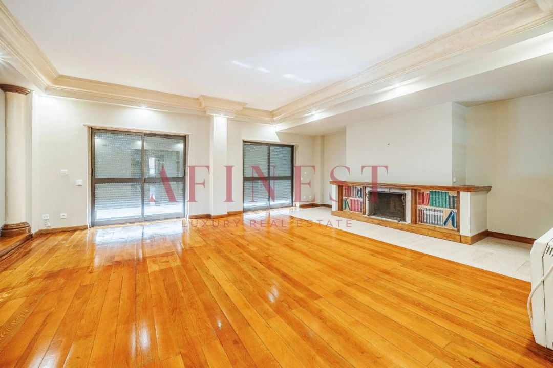 Apartamento T5 para Arrendamento em Alvalade Foto 3