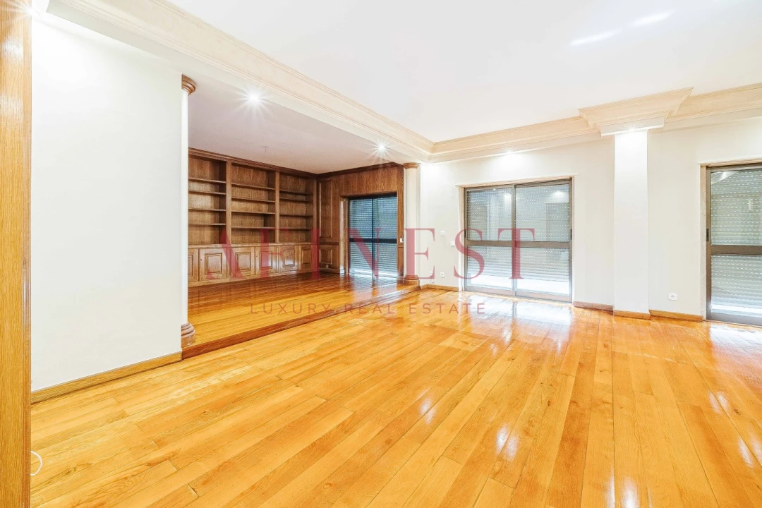 Apartamento T5 para Arrendamento em Alvalade Foto 25