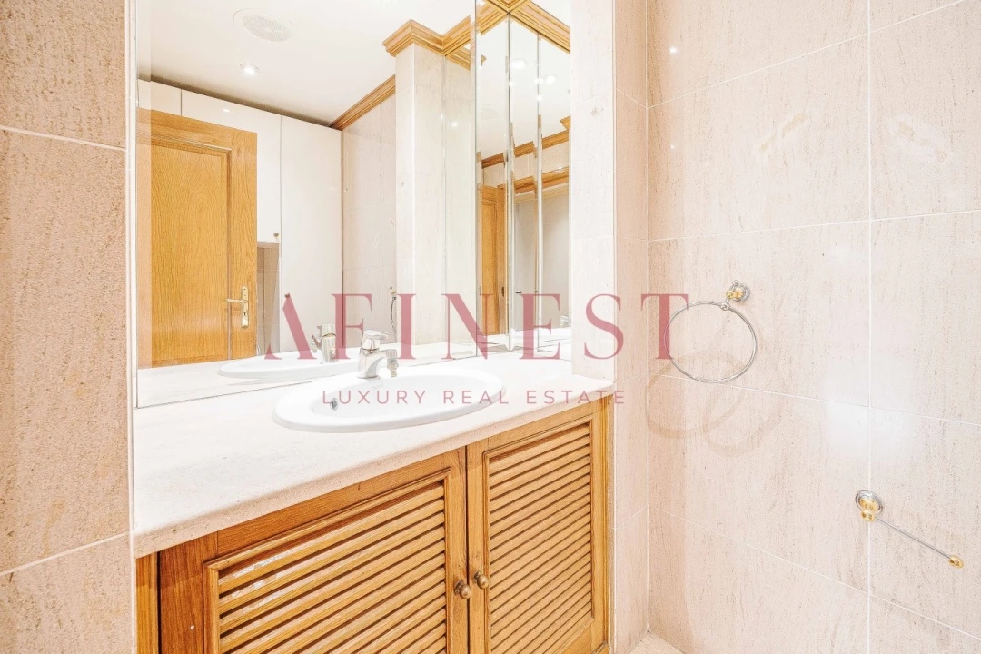 Apartamento T5 para Arrendamento em Alvalade Foto 29