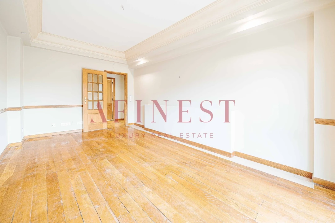 Apartamento T5 para Arrendamento em Alvalade Foto 30