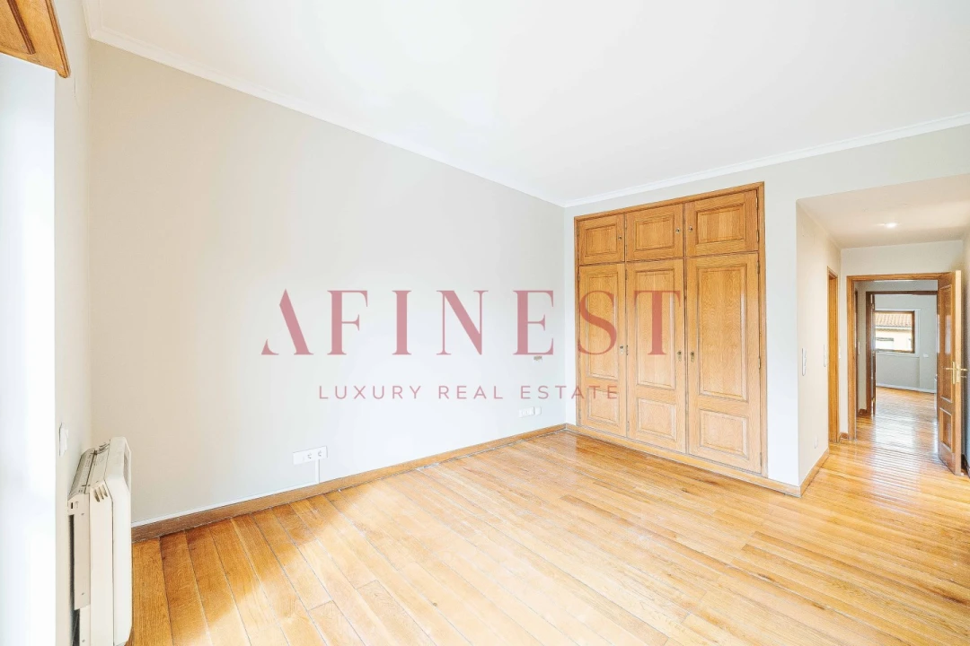 Apartamento T5 para Arrendamento em Alvalade Foto 36