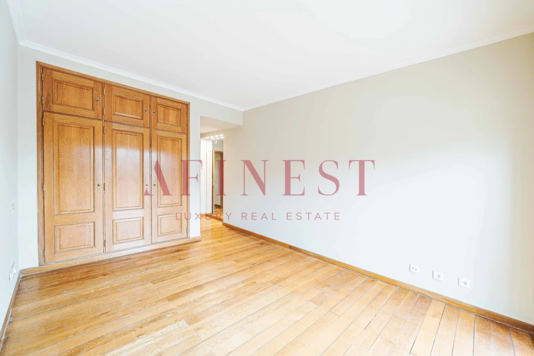 Apartamento T5 para Arrendamento em Alvalade Foto 38