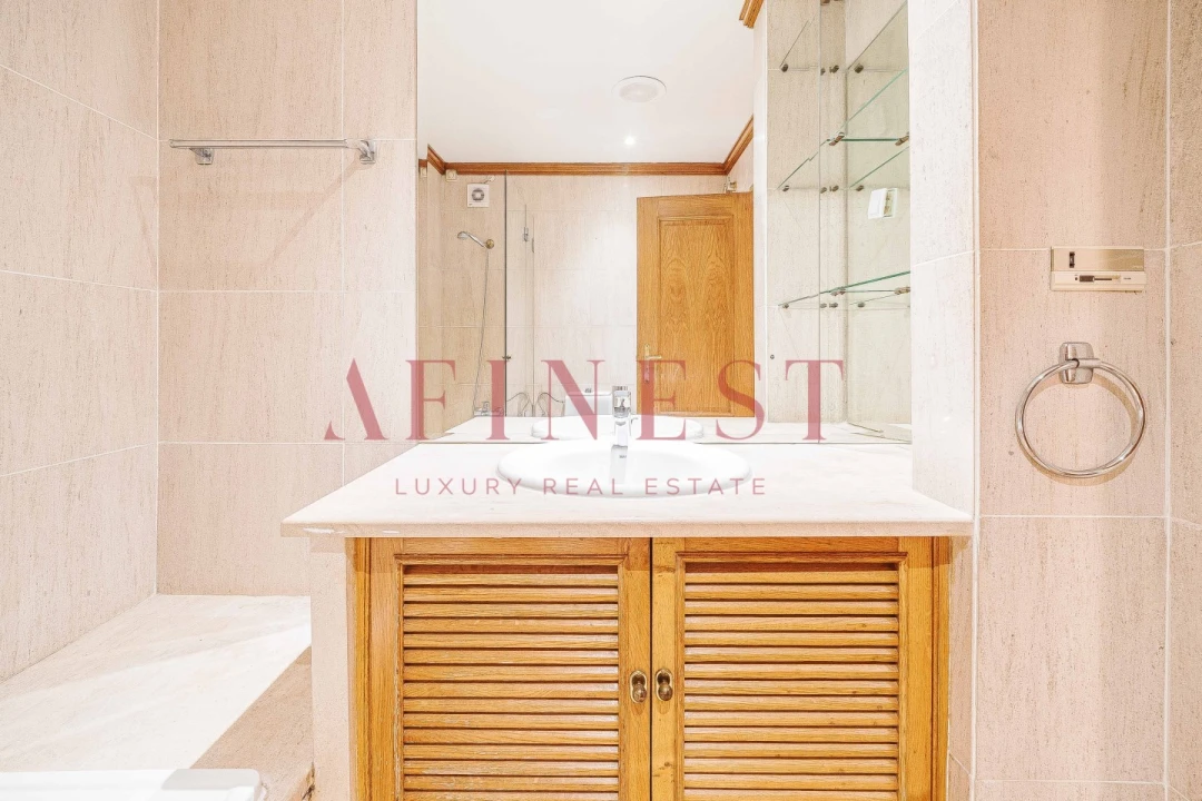 Apartamento T5 para Arrendamento em Alvalade Foto 46