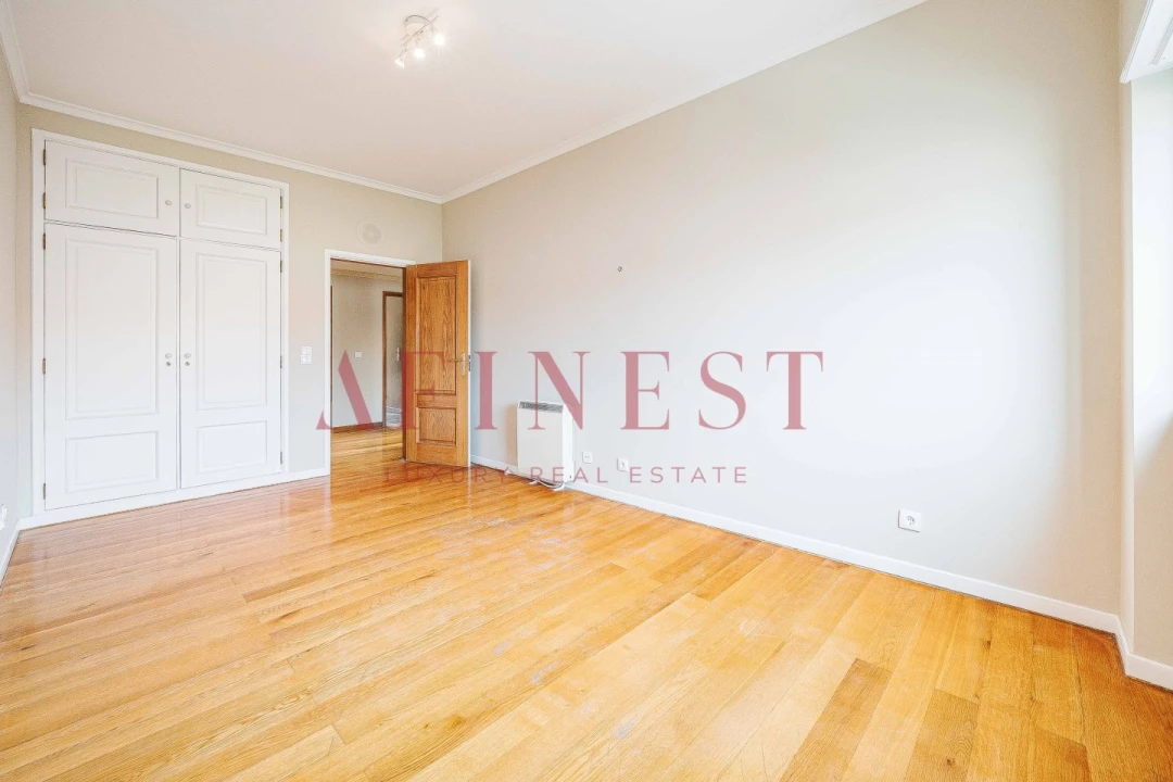 Apartamento T5 para Arrendamento em Alvalade Foto 51