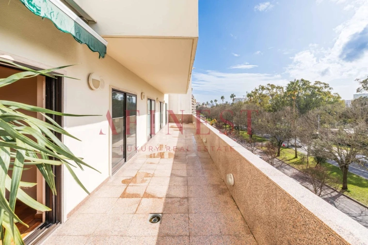 Apartamento T5 para Arrendamento em Alvalade Foto 2