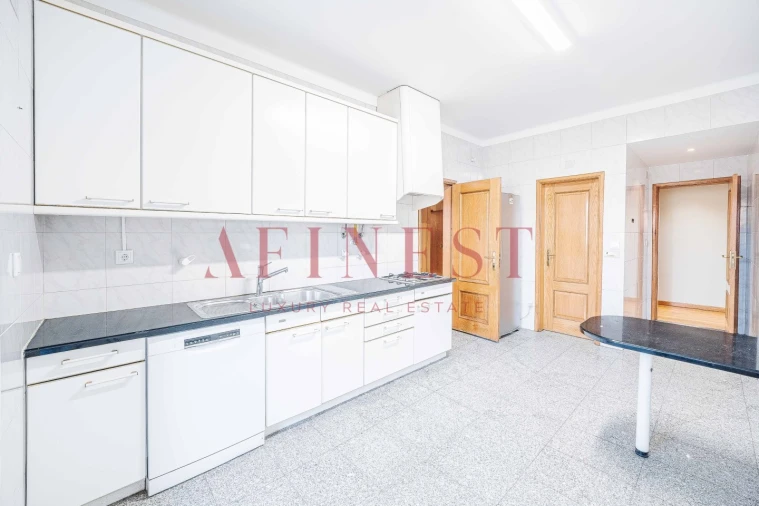 Apartamento T5 para Arrendamento em Alvalade Foto 6