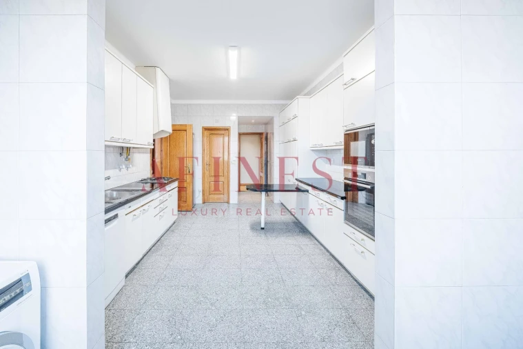 Apartamento T5 para Arrendamento em Alvalade Foto 7