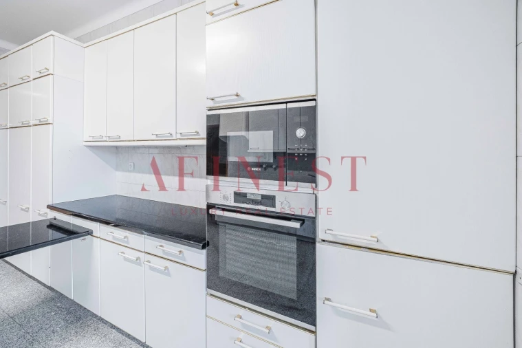 Apartamento T5 para Arrendamento em Alvalade Foto 8