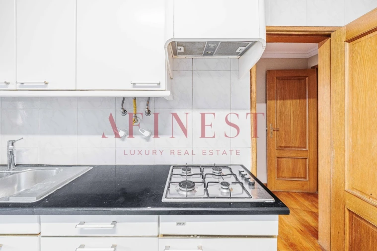 Apartamento T5 para Arrendamento em Alvalade Foto 12