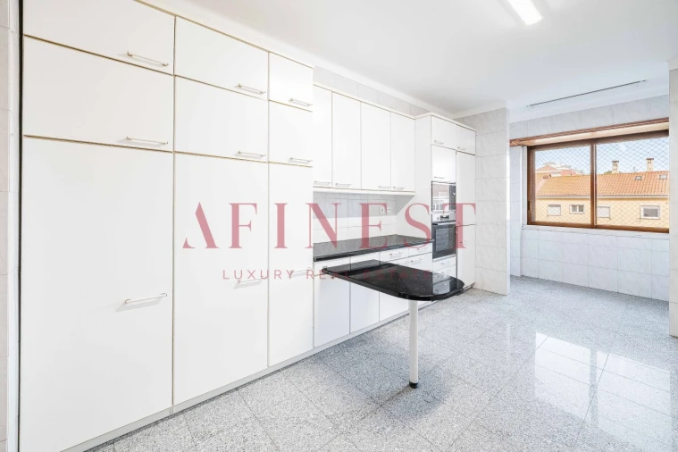 Apartamento T5 para Arrendamento em Alvalade Foto 5