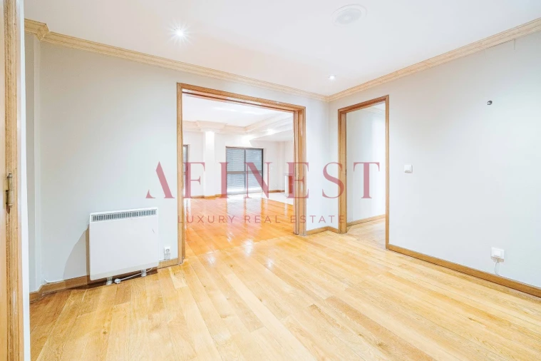 Apartamento T5 para Arrendamento em Alvalade Foto 17
