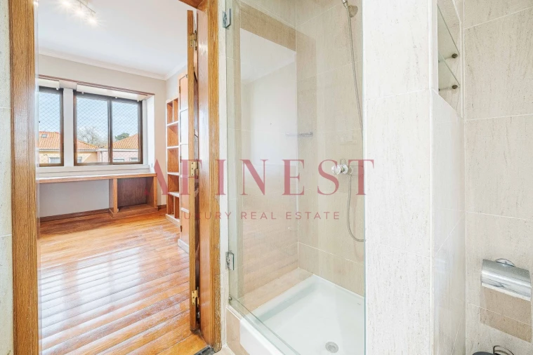 Apartamento T5 para Arrendamento em Alvalade Foto 18