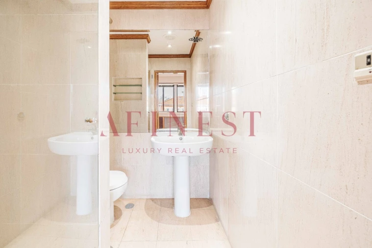 Apartamento T5 para Arrendamento em Alvalade Foto 20