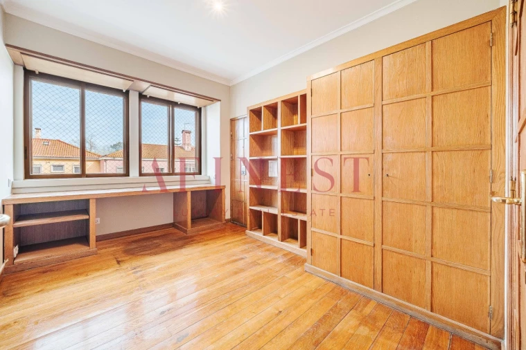 Apartamento T5 para Arrendamento em Alvalade Foto 24