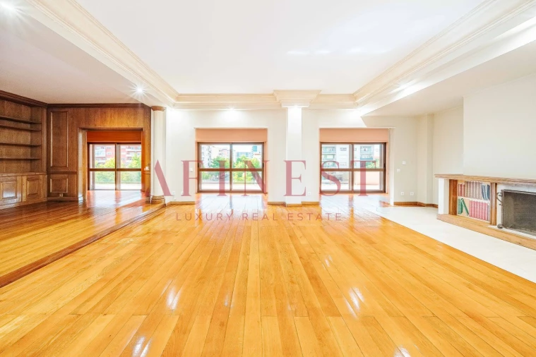 Apartamento T5 para Arrendamento em Alvalade Foto 1