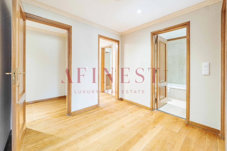 Apartamento T5 para Arrendamento em Alvalade Foto 35