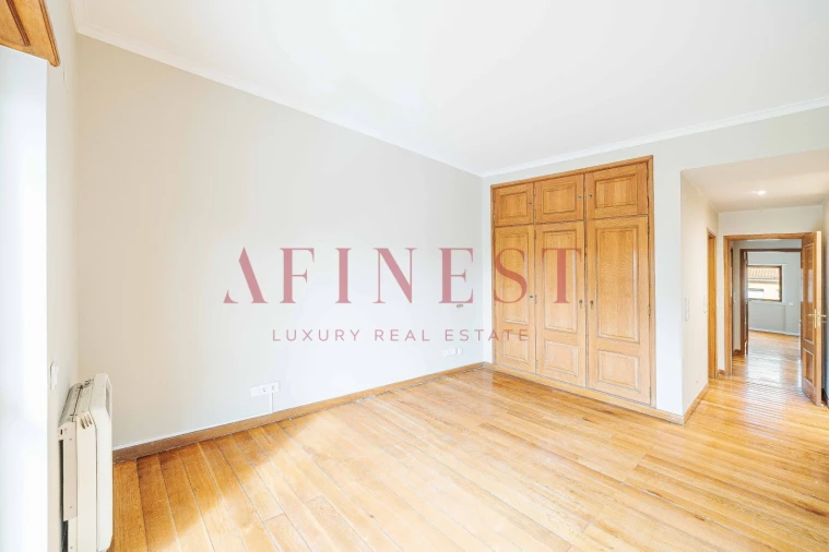 Apartamento T5 para Arrendamento em Alvalade Foto 36