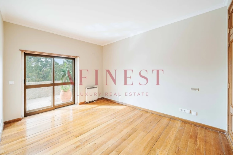 Apartamento T5 para Arrendamento em Alvalade Foto 39