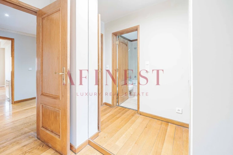 Apartamento T5 para Arrendamento em Alvalade Foto 40