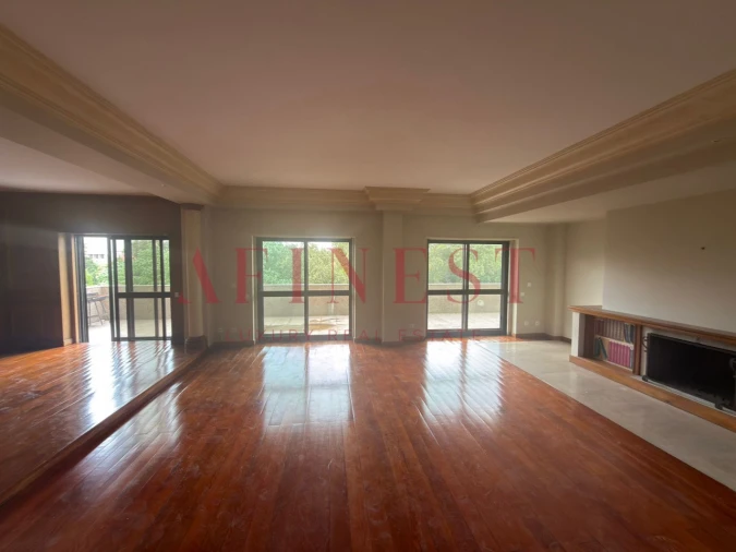 Apartamento T5 para Arrendamento em Alvalade Foto 2