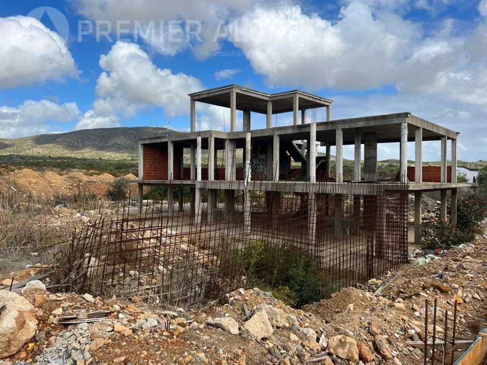 Moradia T4 para Venda em Quelfes Foto 12