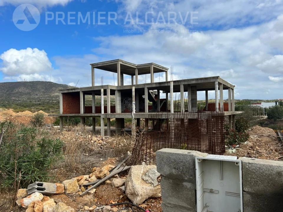 Moradia T4 para Venda em Quelfes Foto 2