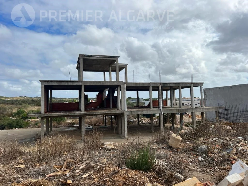 Moradia T4 para Venda em Quelfes Foto 17