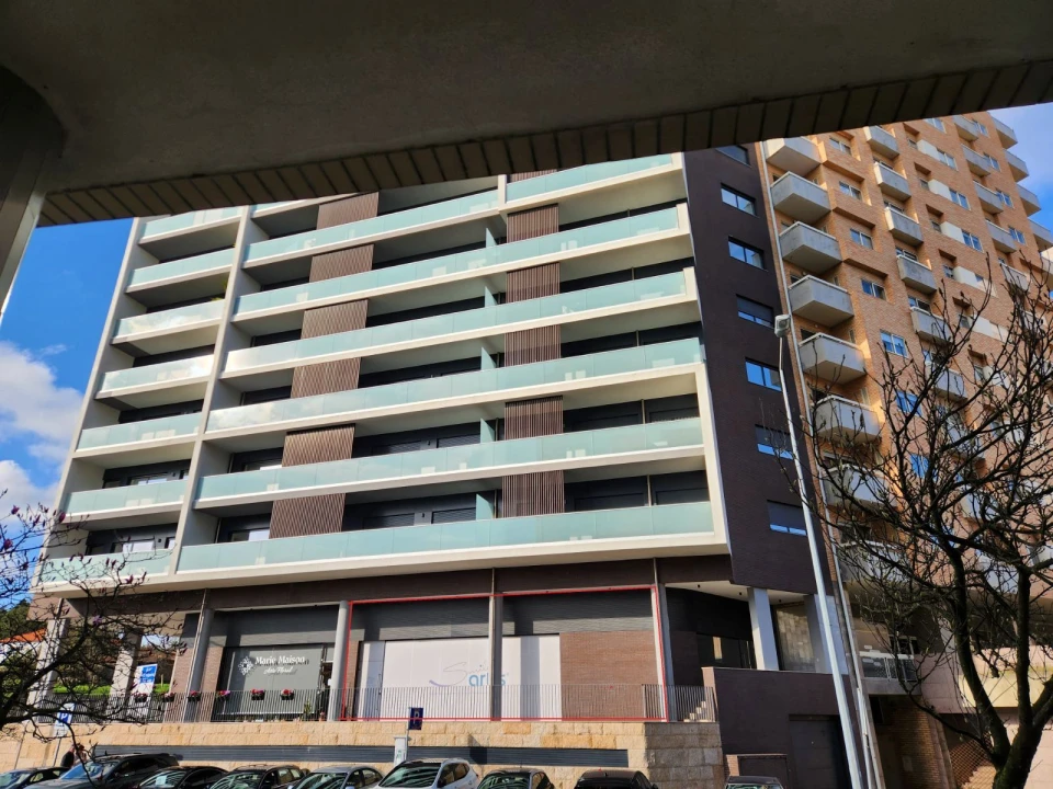 Prédio para Venda em Cidade da Maia Foto 1