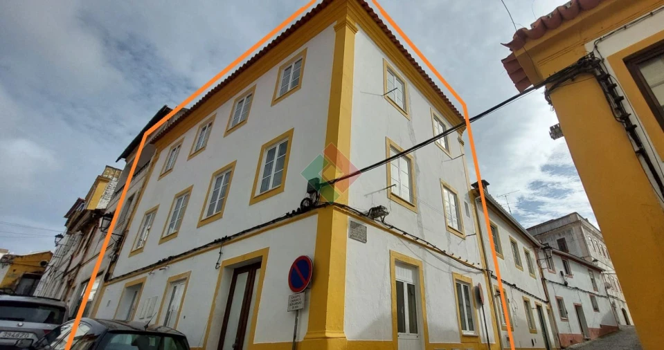 Moradia T7 para Venda em Sé e São Lourenço Foto 1