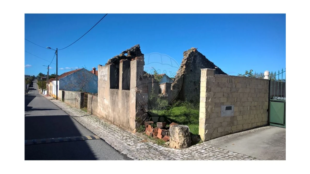 Terreno para Venda em Malhou, Louriceira e Espinheiro Foto 3