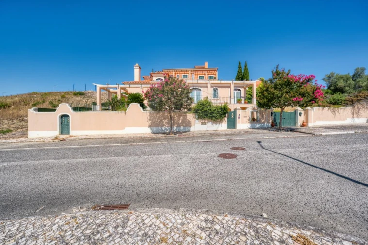 Moradia T5 para Venda em Azambuja Foto 3