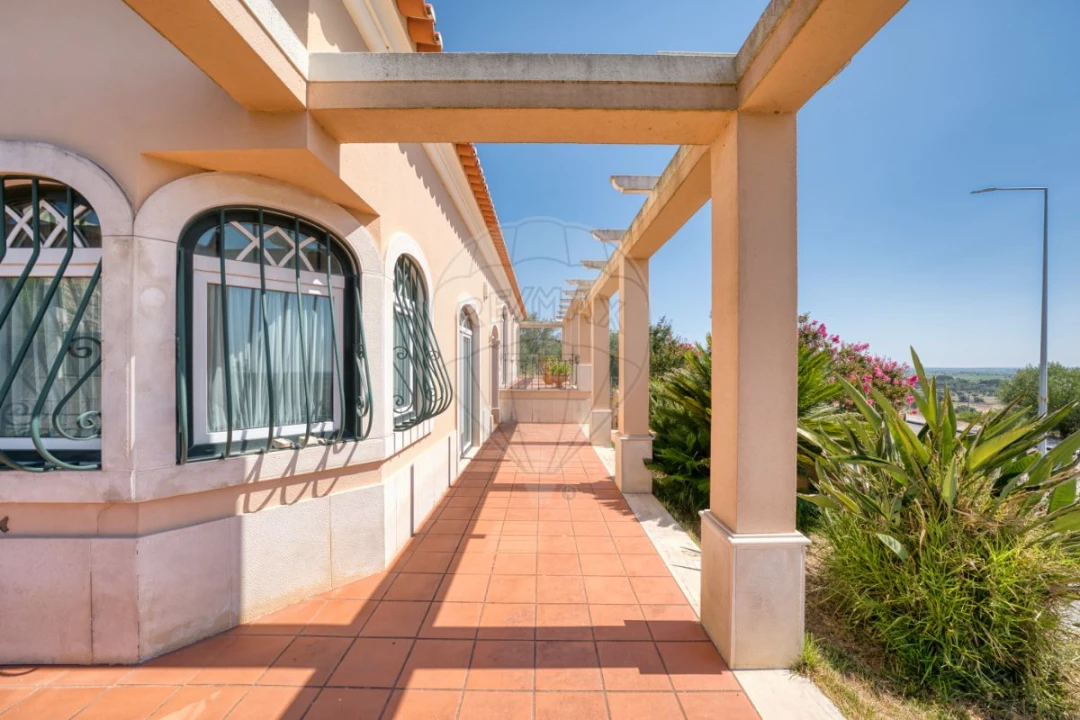 Moradia T5 para Venda em Azambuja Foto 6