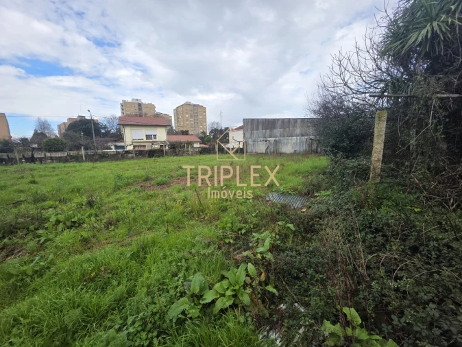 Terreno para Venda em Cidade da Maia Foto 3
