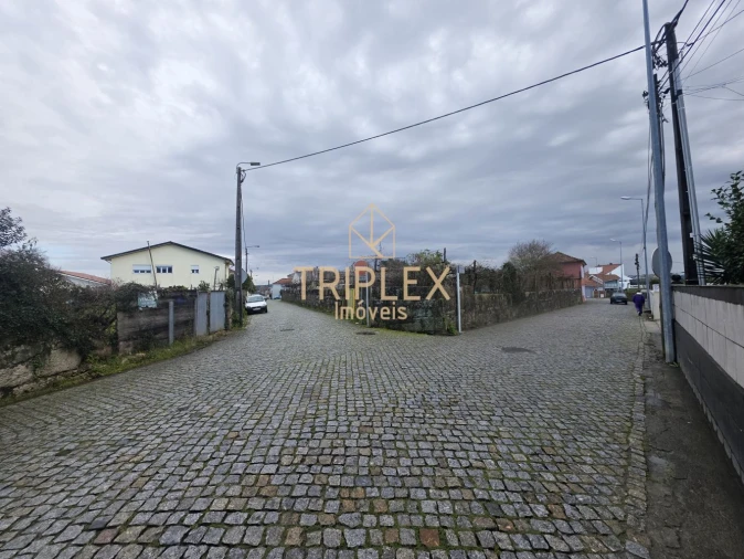 Terreno para Venda em Cidade da Maia Foto 11