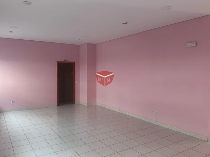 Loja para Arrendamento em Povoa de Lanhoso (N. Senhora do Amparo) Foto 6