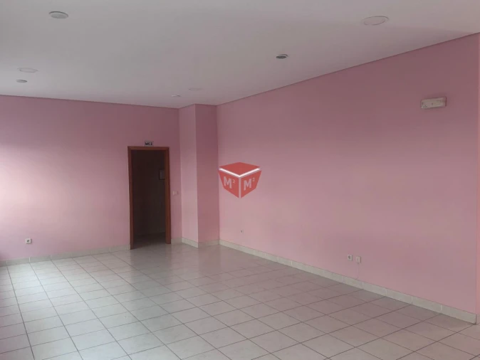 Loja para Arrendamento em Povoa de Lanhoso (N. Senhora do Amparo) Foto 5