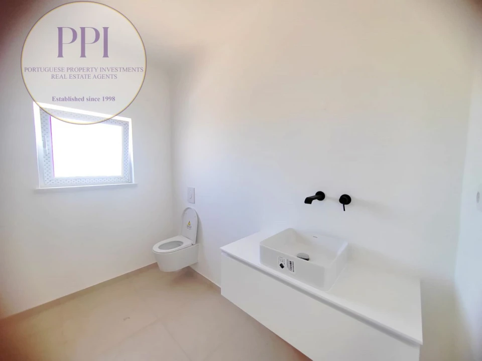 Moradia T3 para Venda em Budens Foto 10