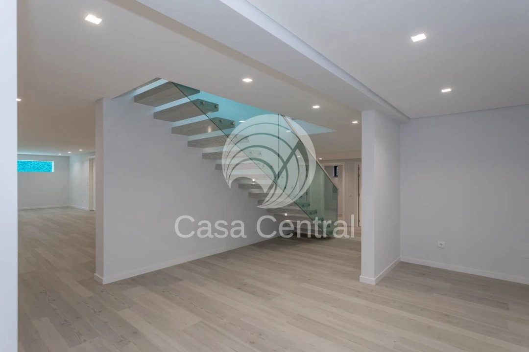 Moradia T5 para Venda em Alcabideche Foto 54