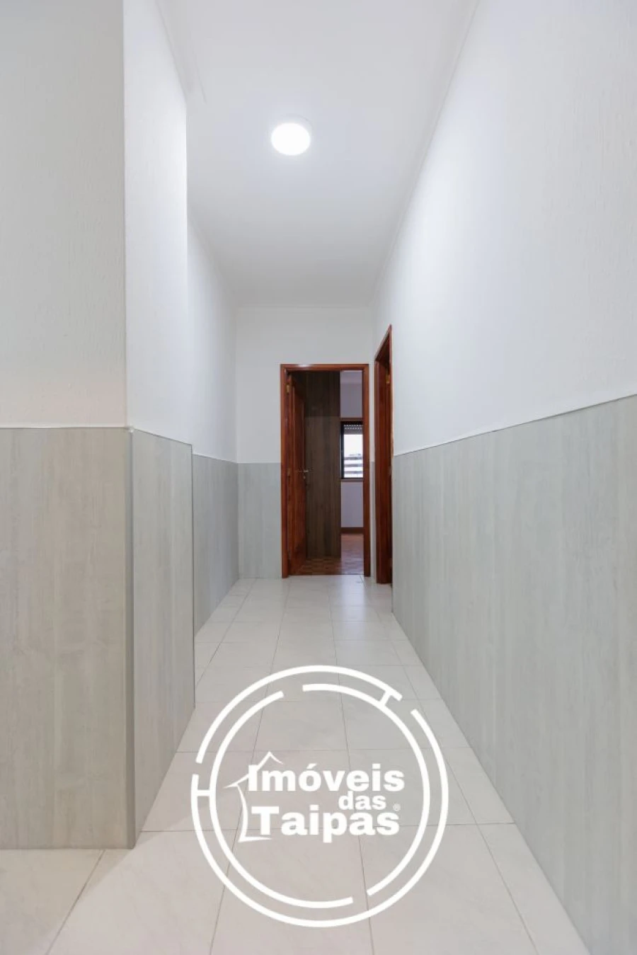 Apartamento T2 para Venda em Caldelas Foto 9