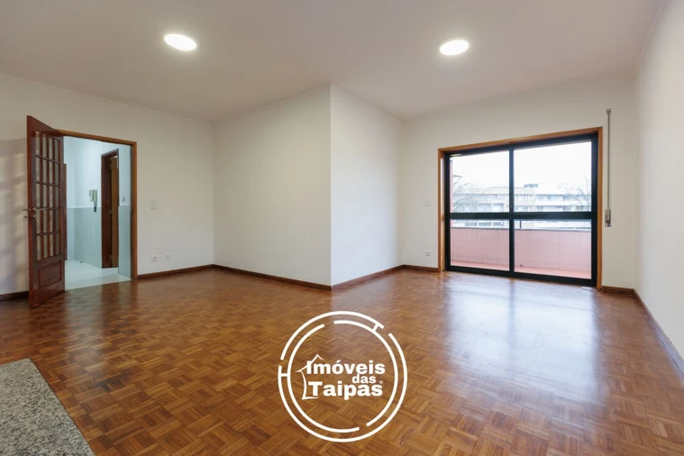 Apartamento T2 para Venda em Caldelas Foto 8