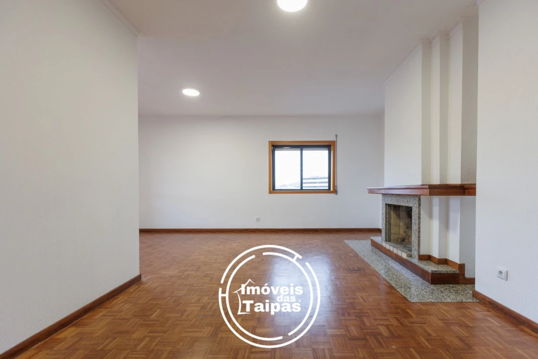 Apartamento T2 para Venda em Caldelas Foto 5