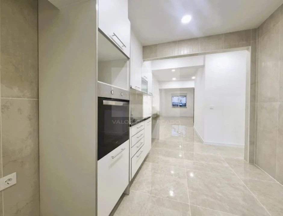 Apartamento T2 para Venda em Almada, Cova da Piedade, Pragal e Cacilhas Foto 2