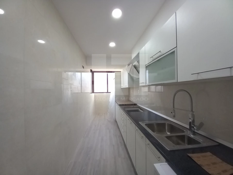 Apartamento T3 para Venda em Costa da Caparica Foto 2