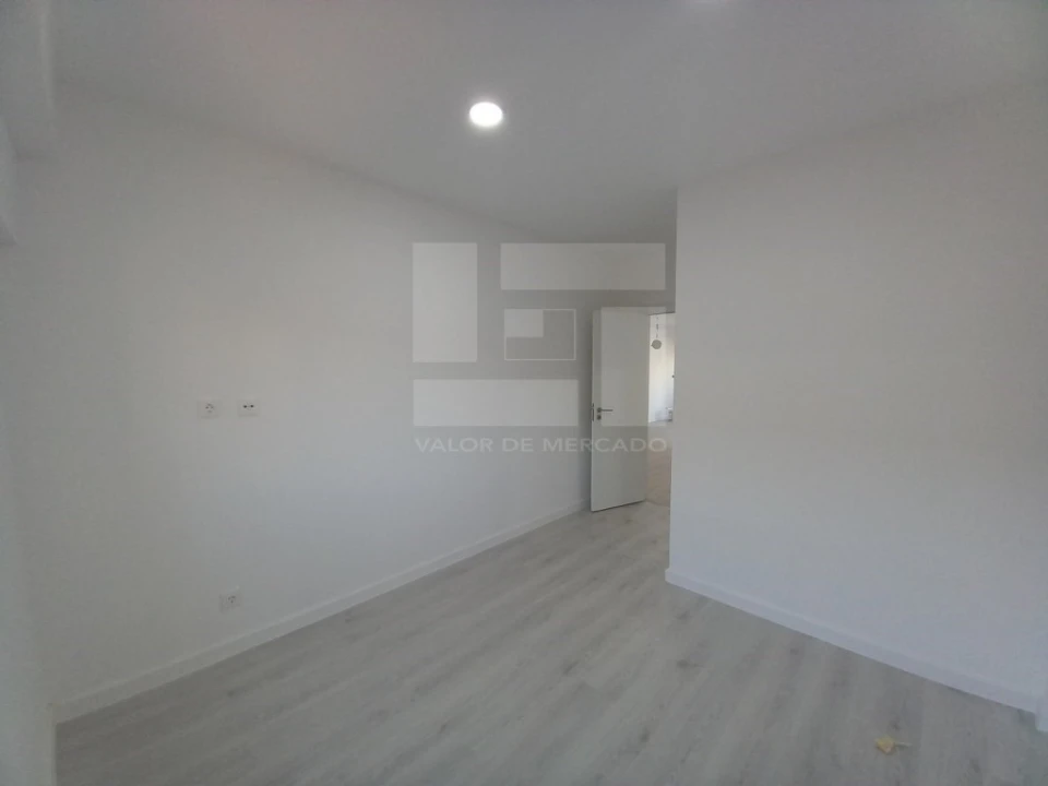 Apartamento T3 para Venda em Costa da Caparica Foto 23
