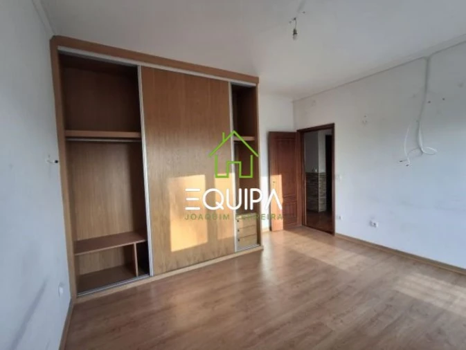 Moradia T4 para Venda em Pombeiro de Ribavizela Foto 9