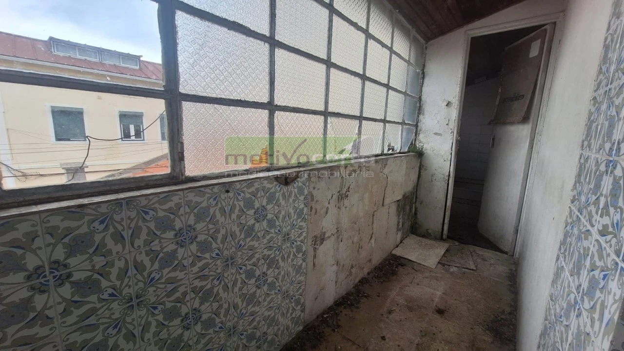 Apartamento T2 para Venda em Campolide Foto 6